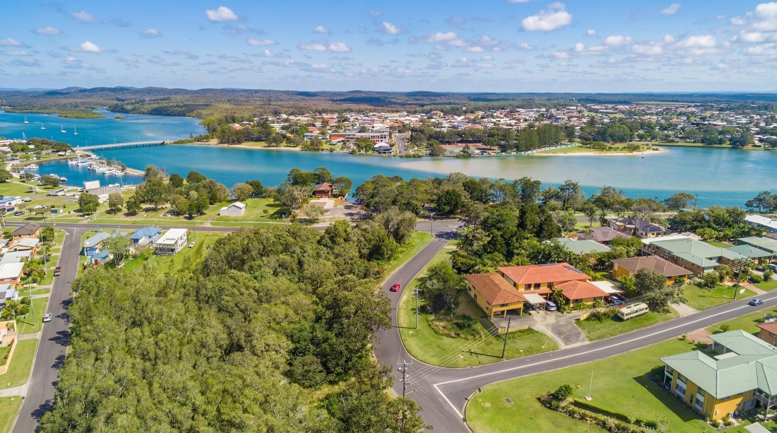 360 degree virtual tour USA aerial view of residential neighborhood with waterfront landscape, houses, roads, and scenic river surroundings